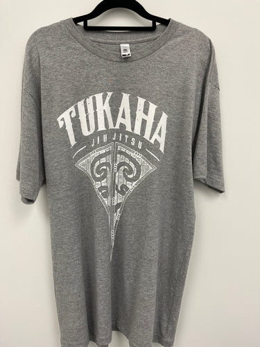 TUKAHA TEE - GREY/WHITE